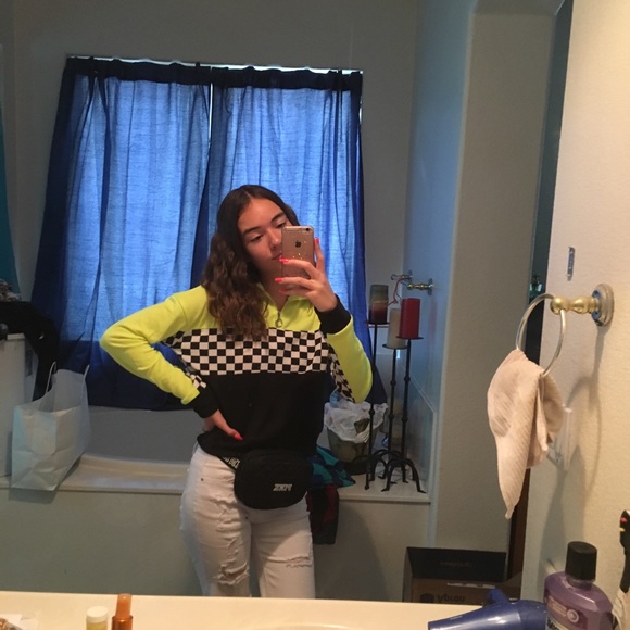 Meet your Posher, Andrea - Picture 1 of 1